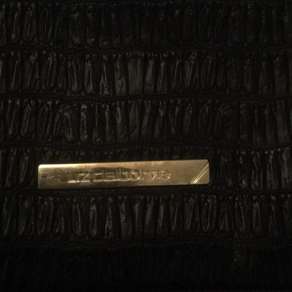 Liz Claiborne black textured handbag - Picture 2 of 8